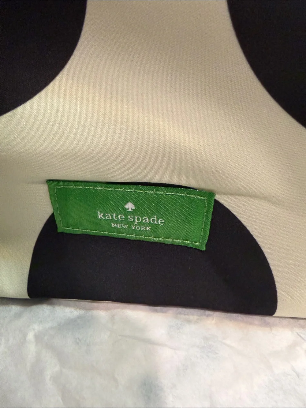 kate spade Black and White Polka Dot Cosmetic Bag with Green Logo NWOT - Picture 4 of 4